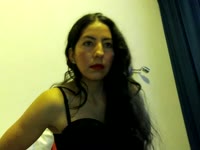 Soy una mujer apasionada, dulce y traviesa, que adora jugar con la imaginación. Me encanta crear una conexión intensa, miradas que dicen más que mil palabras y momentos llenos de tensión y deseo.
Aquí encontrarás una energía cálida que te hará querer volver una y otra vez.
Déjate llevar, relájate y descubre hasta dónde puede llegar nuestra química…