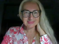 I’m a girl who balances calmness with a touch of playfulness. I enjoy feeling the rhythm of life, catching small moments and turning them into an atmosphere you want to stay in. I appreciate honesty, sincerity, and easy communication—it