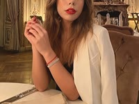 Hi i am a 20 y old student from netherlands and I like meeting people from all over the world.