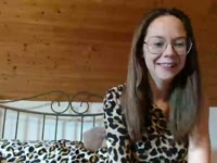 hey , ik ben een leuke belgische meid die graag camt en geile praat doe en fotos stuur wat mij graag opwind is geile praat en lekker veel foto