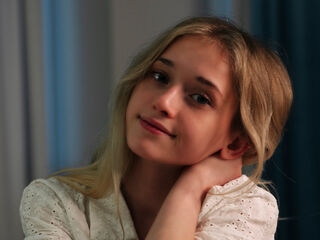 naughty cam girl masturbating DorisCounsell