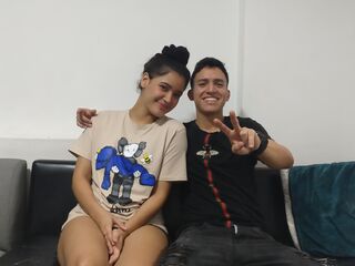 camcouple playing with dildo EmmaAlejo