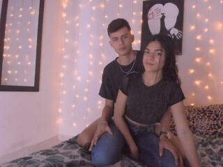 live couple webcam sex show SarahandMarck
