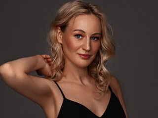 kinky webcam model AbeyAmaze