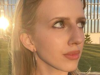 shaved pussy web cam AishaSpringstead