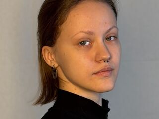 live sex webcam AlainaCaveness