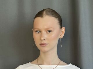 striptease cam AlexiaBedar