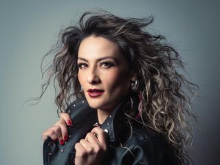 naked webcamgirl picture AryTorres