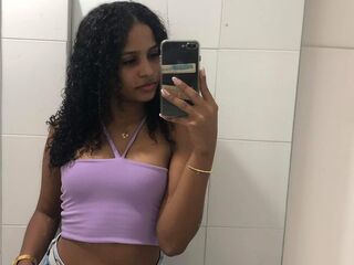 camgirl masturbating CamilaHank