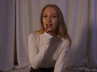 camwhore masturbating with dildo CorettaDaprile