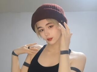 masturbating webcamgirl DanaMoretti