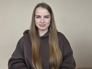 camgirl playing with sextoy DonetteSally