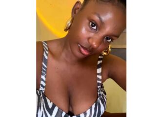hot striptease webcam EleanorVee