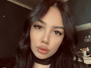 topless webcamgirl EliraVale