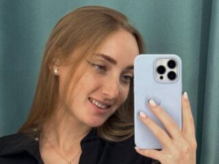 naked camgirl masturbating with vibrator ElizabethKitchen