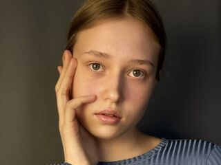 naked cam girl masturbating with vibrator EvelinaMoorina