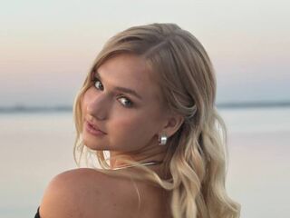 nude webcamgirl pic HelenPetrini