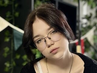 camwhore fingering shaved pussy HuldaGiovinco