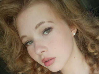 naughty camgirl fingering shaved pussy IllaPytlewski