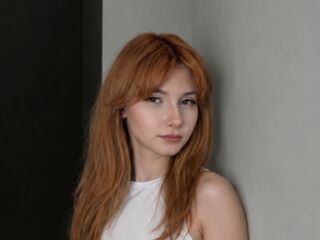 naughty camgirl masturbating with vibrator JeniceRadulescu