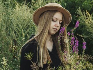 nude cam girl photo KarenLowe