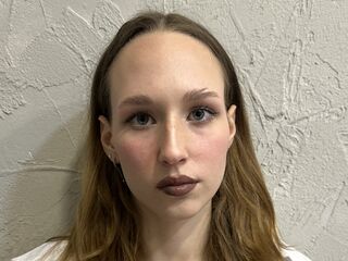 nude webcam KatrinJons