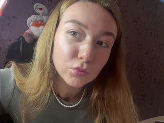 camgirl shaving pussy KayeEliasen