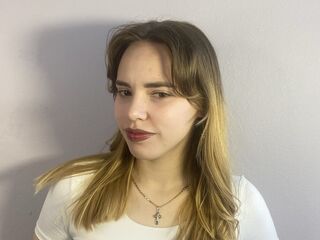 naked camgirl masturbating KeiraBau