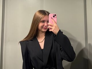 naked girl with webcam masturbating with sextoy KrissyChidester
