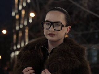 naughty camgirl masturbating with dildo LatanyaDunkley