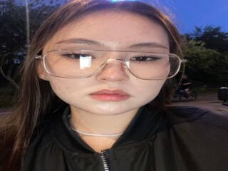 masturbating webcam girl LauriMoradel