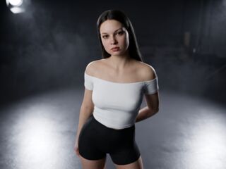 camslut topless LeibeeThi