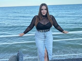 live chat room LeillaTvin