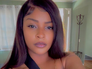 topless cam girl Liyyah