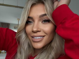 fingering camslut LorennaRyan