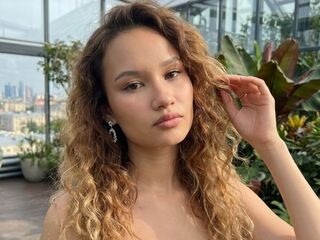 camgirl masturbating with sextoy MaliaUcci