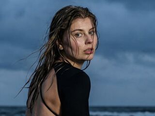 naked webcam girl MilaOlivers