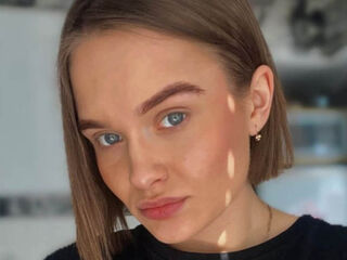 sexcam live MyriamQuinnan