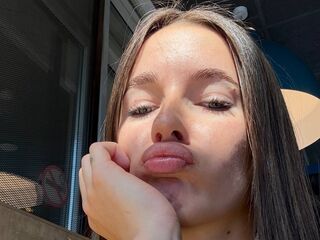 beautiful camgirl OdetteWingler