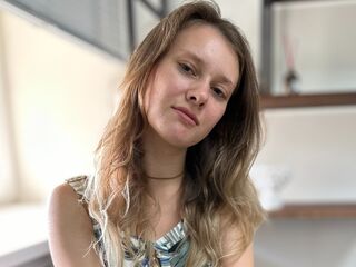 cam girl playing with vibrator PetulaEasley