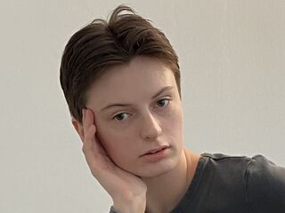 naked girl with webcam fingering pussy RufinaTavolario