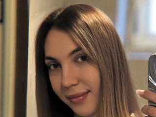 naughty camgirl masturbating with vibrator SammieKroh