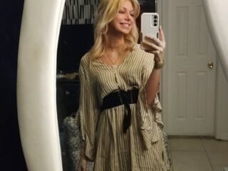 hot webcam slut SuzySweetSteps