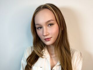 cam girl masturbating with sextoy SynneFell