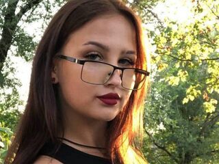 camgirl showing tits TiffaneyHews